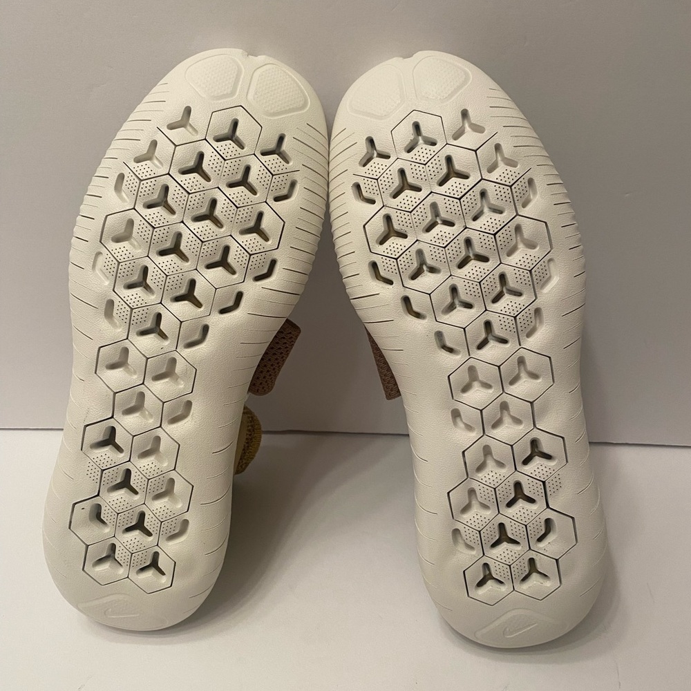 Nike Free RN Motion Flynit 2018 Golden Beige Women’s 10.5 Men’s 9 Athletic Shoe - Picture 13 of 14